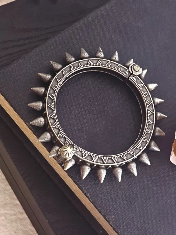 Spike_Antique_Silver_bangel