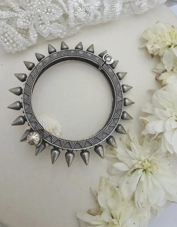 Spike_Antique_Silver_bangel