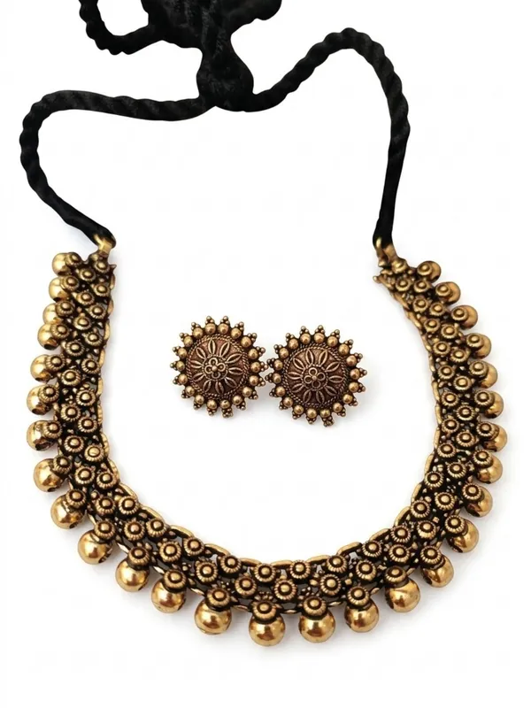 Tanira_Gold_Toned_Brass_Kolhapuri_Necklace_Set