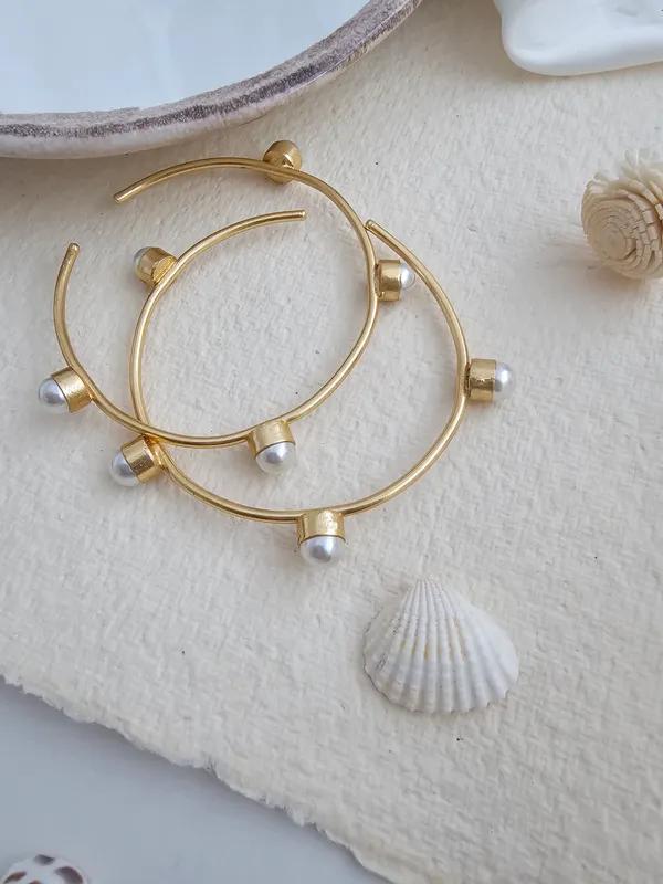 Binnis_Wardrobe_Anti_tarnish_Golden_Liora_Handcrafted_Pearl_Cuff_Bracelet_Set