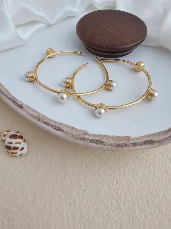 Binnis_Wardrobe_Anti_tarnish_Golden_Liora_Handcrafted_Pearl_Cuff_Bracelet_Set