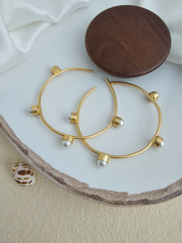 Binnis_Wardrobe_Anti_tarnish_Golden_Liora_Handcrafted_Pearl_Cuff_Bracelet_Set
