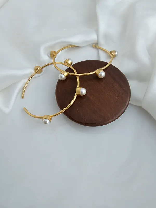 Binnis_Wardrobe_Anti_tarnish_Golden_Liora_Handcrafted_Pearl_Cuff_Bracelet_Set