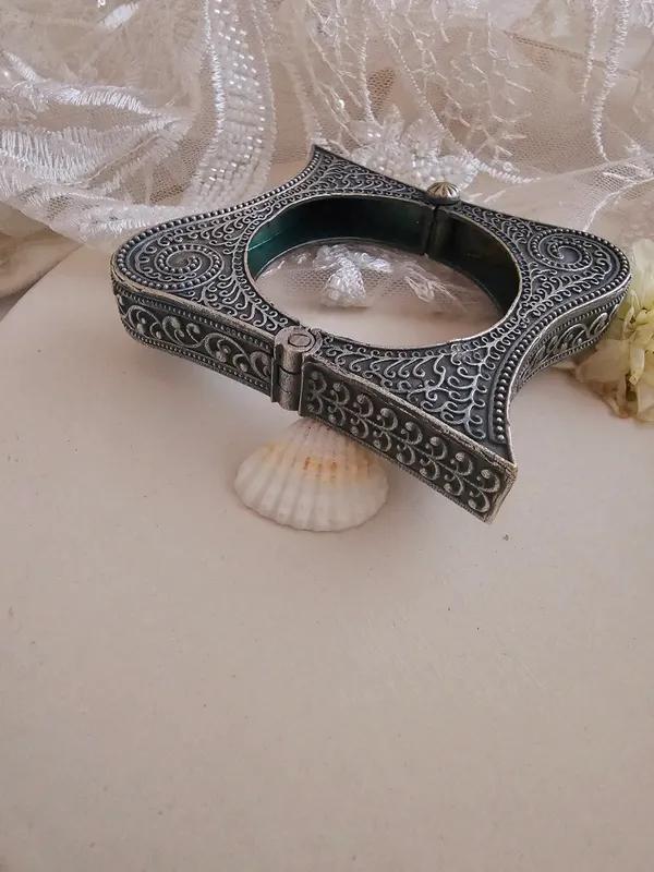 Antique_Silver_Polish_Brass_Bangle