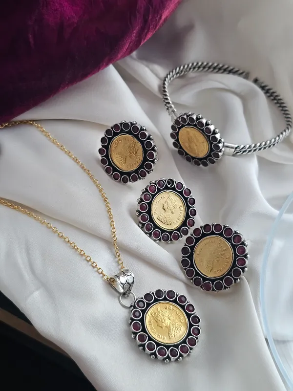 Ruby_Crown_Coin_Set