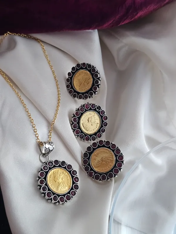 Ruby_Crown_Coin_Set