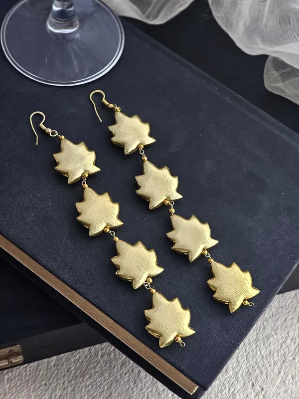 Golden_Leaf_Design_Drop_Earrings