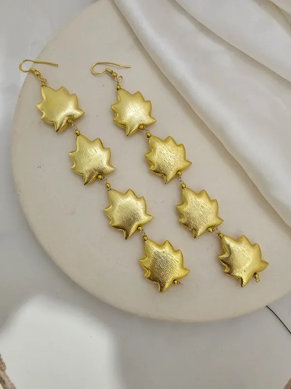 Golden_Leaf_Design_Drop_Earrings