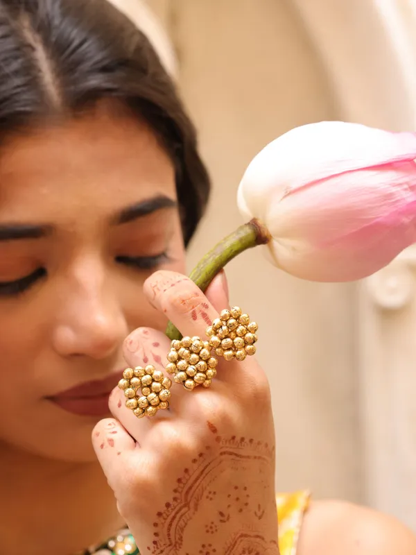 Golden_Whisper_Loop_Ring