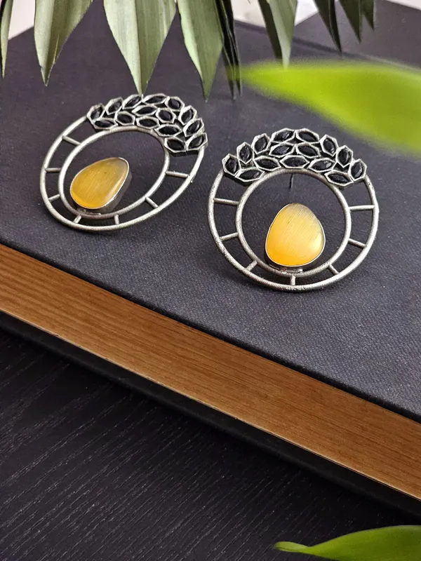 Yellow_stone_round_shaped_earrings