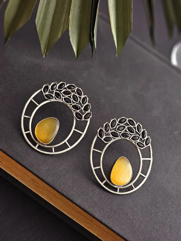 Yellow_stone_round_shaped_earrings