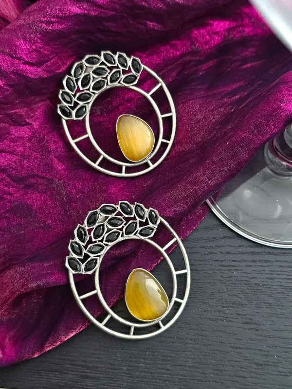 Yellow_stone_round_shaped_earrings