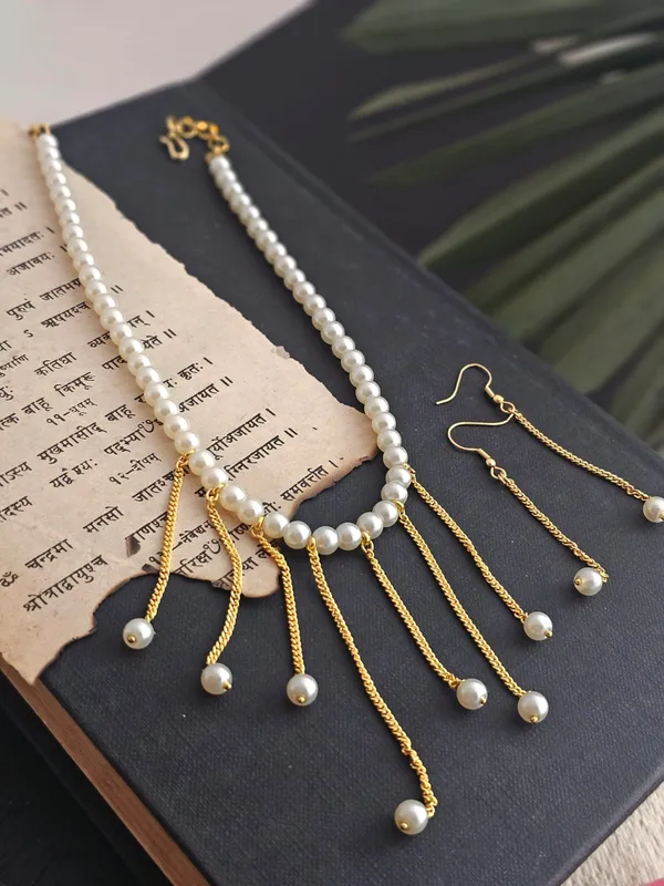 Elora_Semi-Precious_Pearl_Necklace_Set