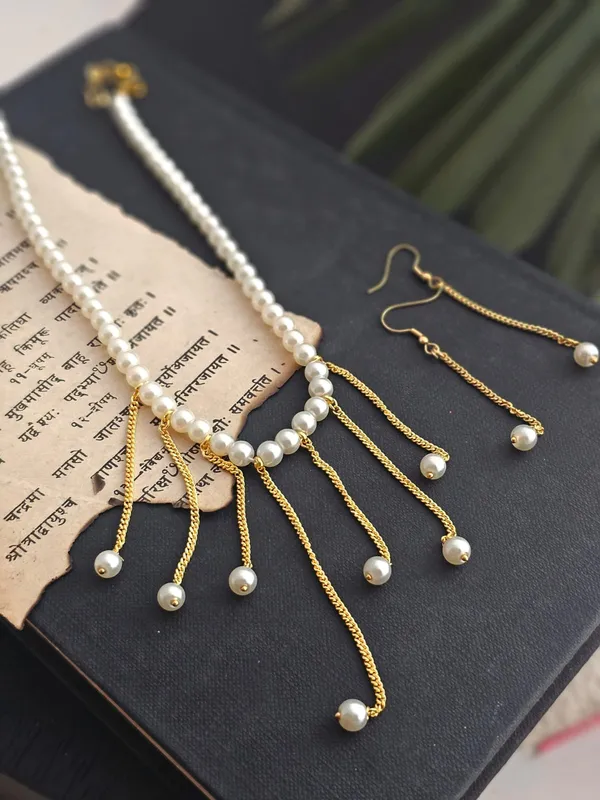 Elora_Semi-Precious_Pearl_Necklace_Set