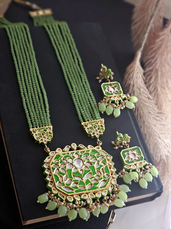 Green_beaded_long_necklace