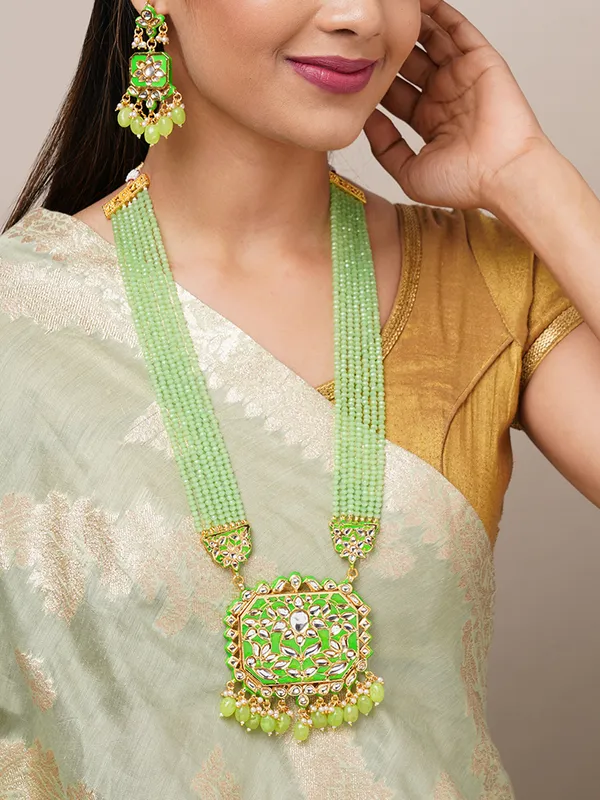 Green_beaded_long_necklace