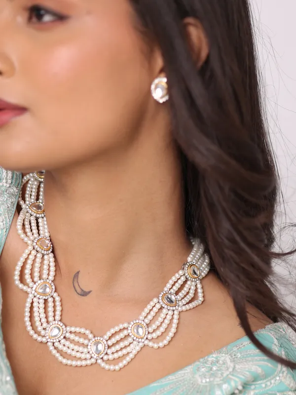 Aarini_Long_Pearl_Kundan_Necklace_Set