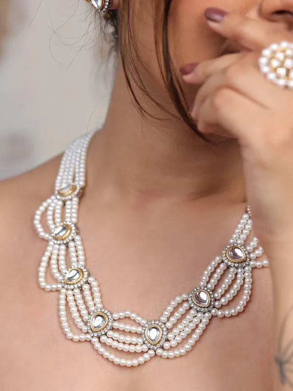 Aarini_Long_Pearl_Kundan_Necklace_Set
