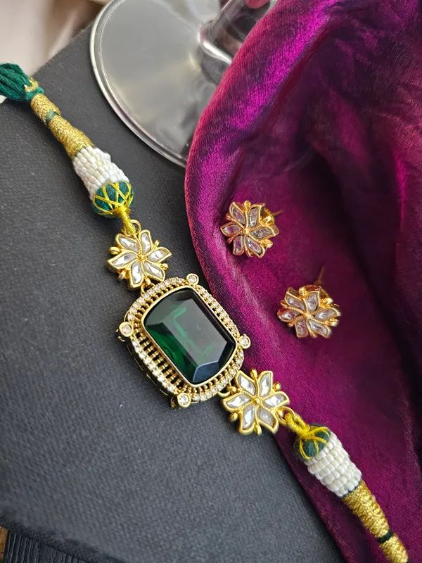 Emerald_Harmony_Thread_Necklace