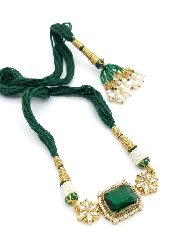 Emerald_Harmony_Thread_Necklace