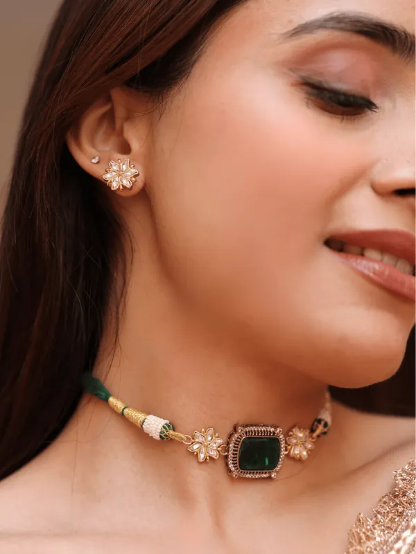 Emerald_Harmony_Thread_Necklace