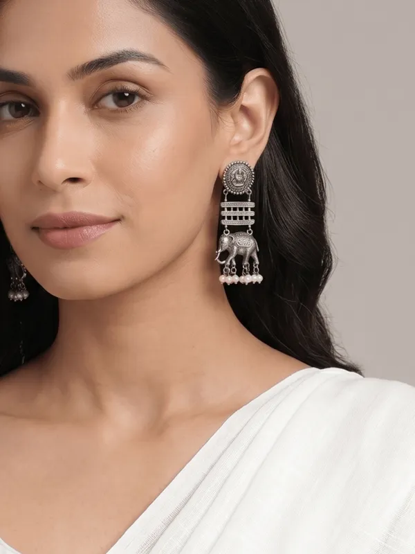 Women_Silver_Contemporary_Drop_Earrings
