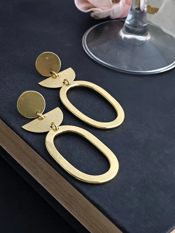 Oval__Drop_Earrings