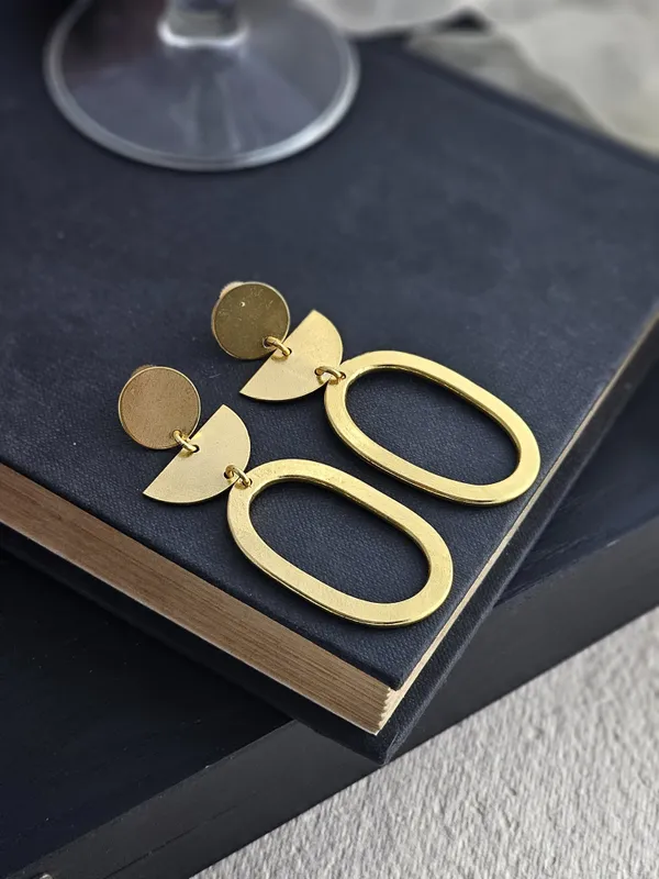 Oval__Drop_Earrings