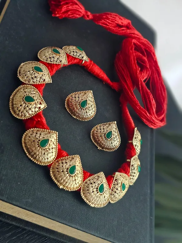 Eira_Threaded_Green_Gemstone_Choker_Set