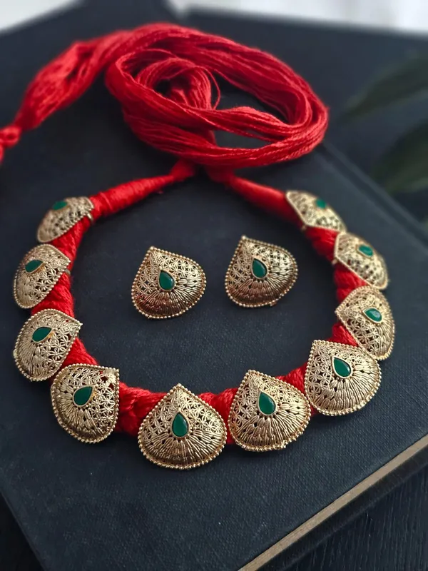 Eira_Threaded_Green_Gemstone_Choker_Set