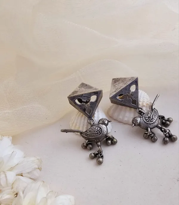 Women_Silver_Contemporary_Drop_Earrings