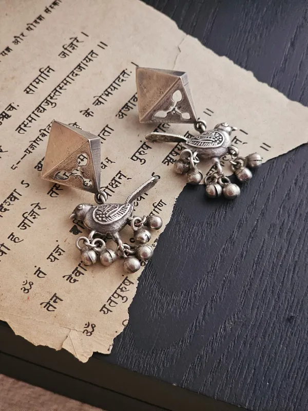 Women_Silver_Contemporary_Drop_Earrings
