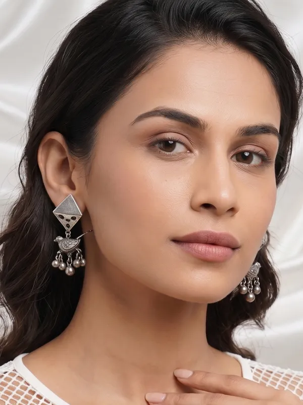 Women_Silver_Contemporary_Drop_Earrings