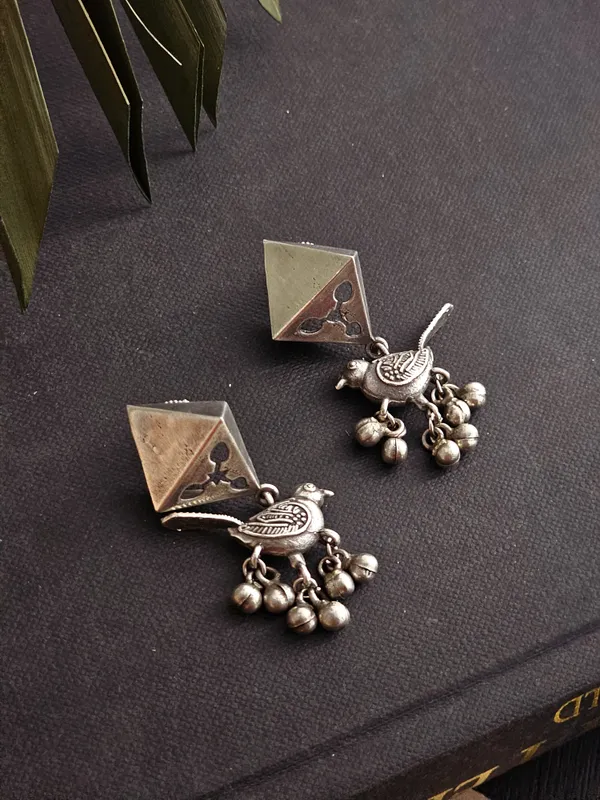 Women_Silver_Contemporary_Drop_Earrings