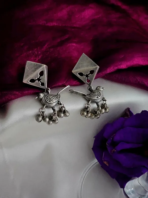 Women_Silver_Contemporary_Drop_Earrings