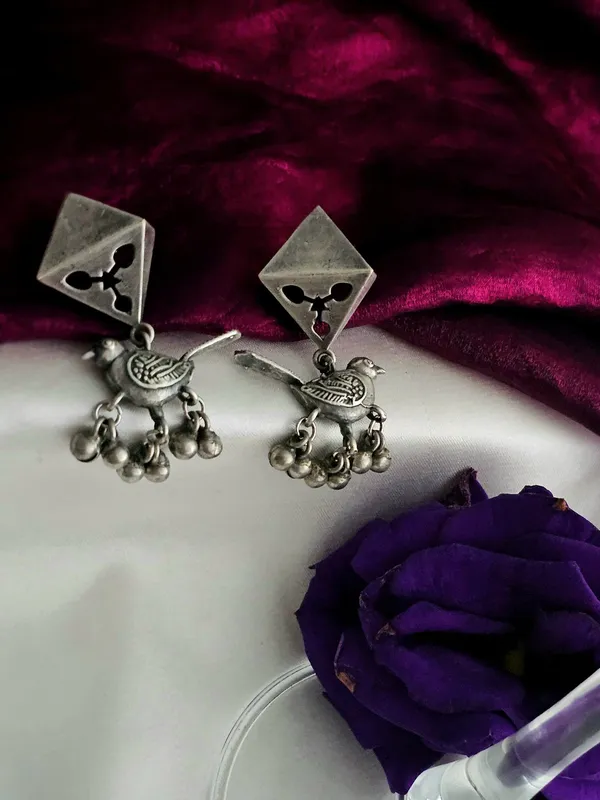 Women_Silver_Contemporary_Drop_Earrings