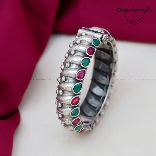 Handcrafted_Oxidized_Silver_Bracelet_with_Red_and_Green_Gemstones