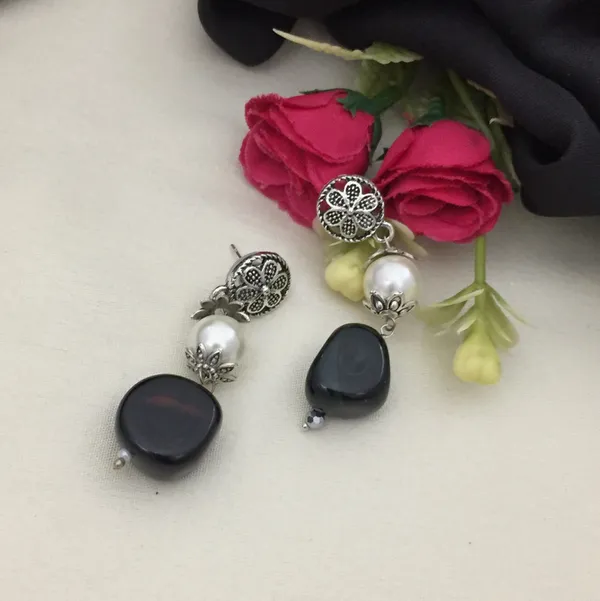 Elegant_Long_Chain_Necklace_Set_-_Oxidized_Silver_with_Pearls_&_Black_Beads