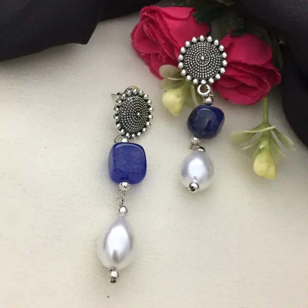 Elegant_Long_Chain_Necklace_Set_-_Blue_&_White_Beads,_Oxidized_Silver_Accents,_Oval_&_Round_Shapes