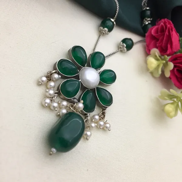 Emerald_Green_and_Silver_Oxidised_Floral_Necklace_Set_with_Matching_Earrings