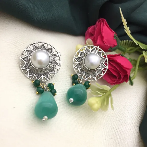 Oxidized_Silver_Necklace_Set_with_Green_Beads_and_Round_Pendant