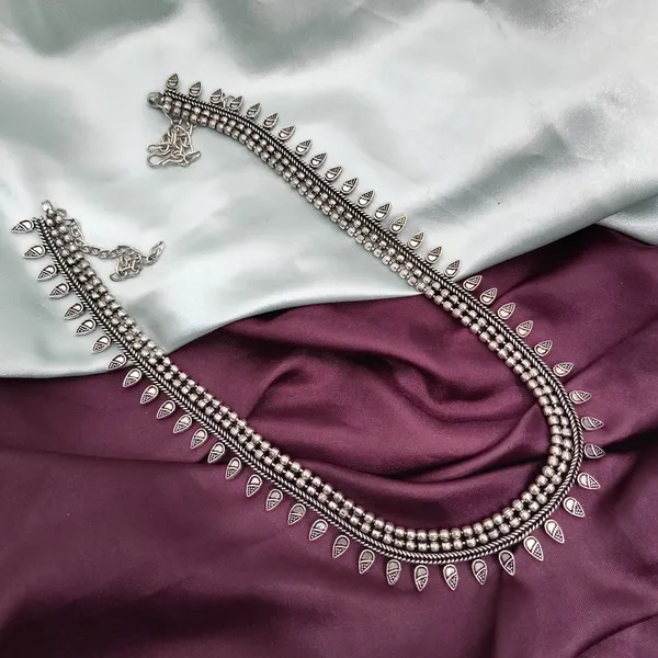 Oxidised_Silver_Beaded_Haram_Necklace_with_Leaf-Shaped_Fixtures