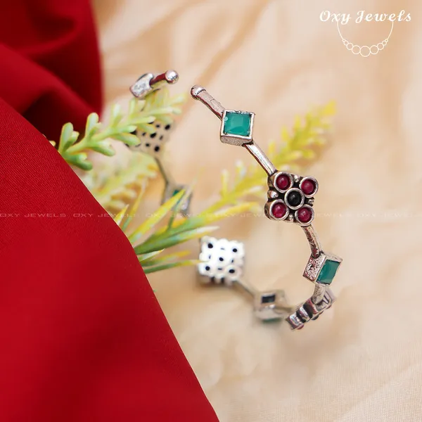 Silver_Geometric_Bracelet_-_Green_and_Red_Stones