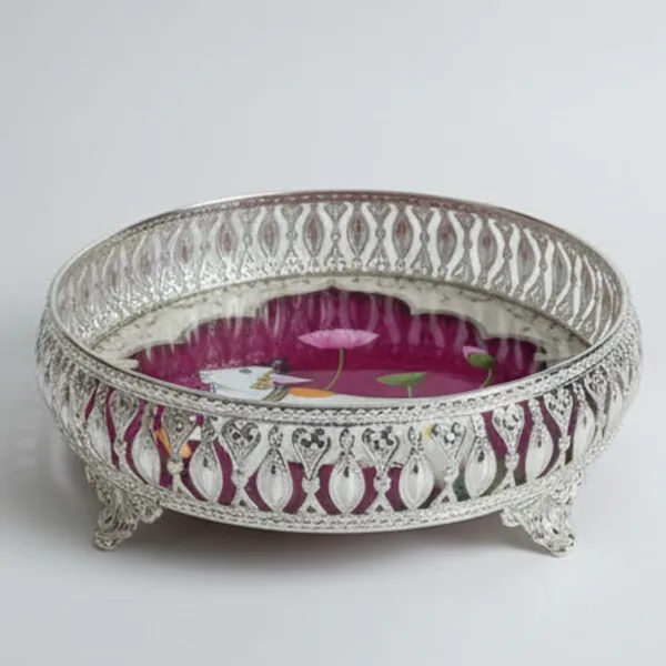 Silver_Alluring_Iron_Tray_Painted_of_Traditional_Ornate_Pichwai_Design_|_Antique_Decorative_Gift_Item