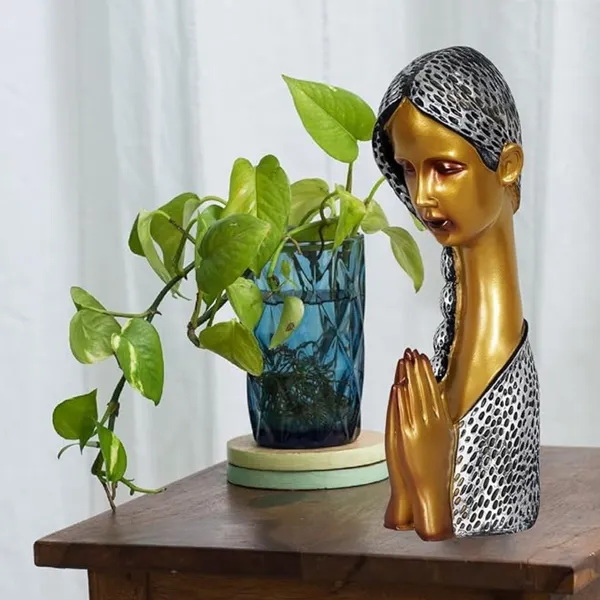 Welcome_Lady_Resin_Figurine_of_Golden_and_Silver_Color_|_Home_Decor_for_Asthetic_Apeal