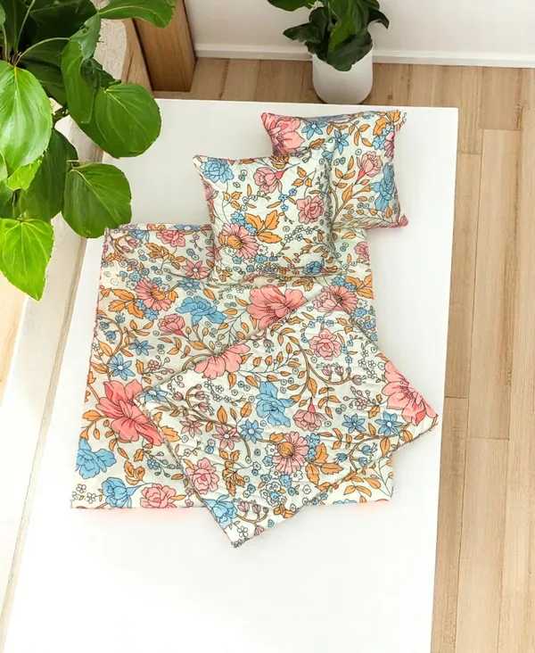 Heavy_Cotton_Soft_5pc_bedsheet_set_(1_Double_Size_Bedsheet_+_2_Quilted_Pillow_Covers_+_2_Quilted_Cushion_Cover_with_filler)_Multicolor_five_piece_set