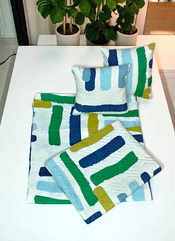 Heavy_Cotton_Soft_5pc_bedsheet_set_(1_Double_Size_Bedsheet_+_2_Quilted_Pillow_Covers_+_2_Quilted_Cushion_Cover_with_filler)_Multicolor_five_piece_set