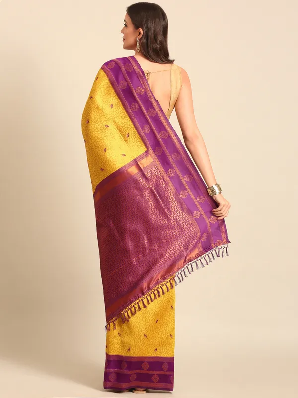 Traditional_Kanjivaram_Saree_with_Zari_Work