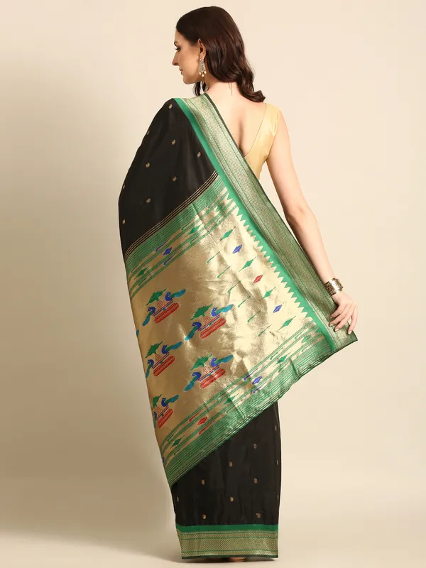 Traditional_Paithani_Saree_with_Peacock_Motif