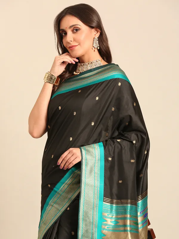Traditional_Paithani_Saree_with_Peacock_Motif